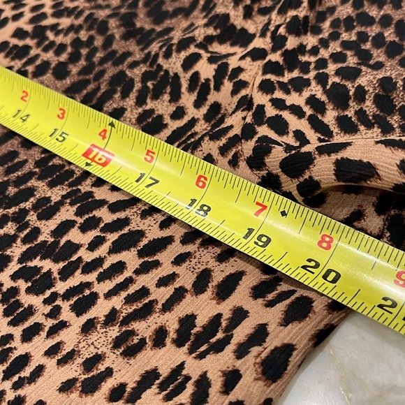 H&M | Wide Cut Leopard Print Chiffon Blouse |‎ Size 4 - Picture 5 of 10